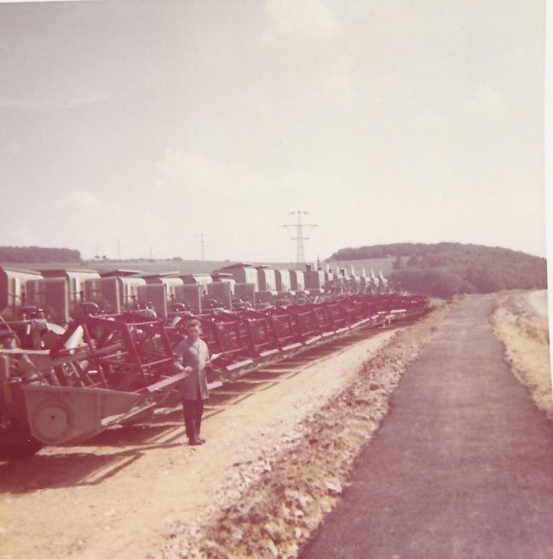 1969 Kurt Schlotter mit einer neuen Lieferung von CLAAS Mähdreschern