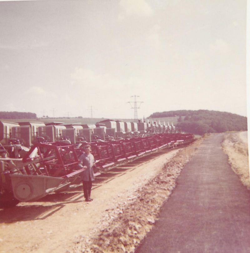 1969 Kurt Schlotter mit einer neuen Lieferung von CLAAS Mähdreschern